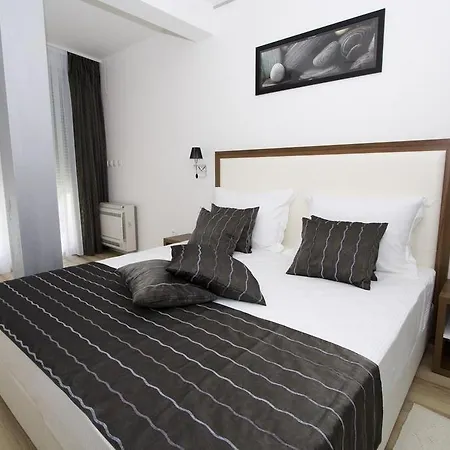 Family Friendly With A Swimming Pool - 12236 Split